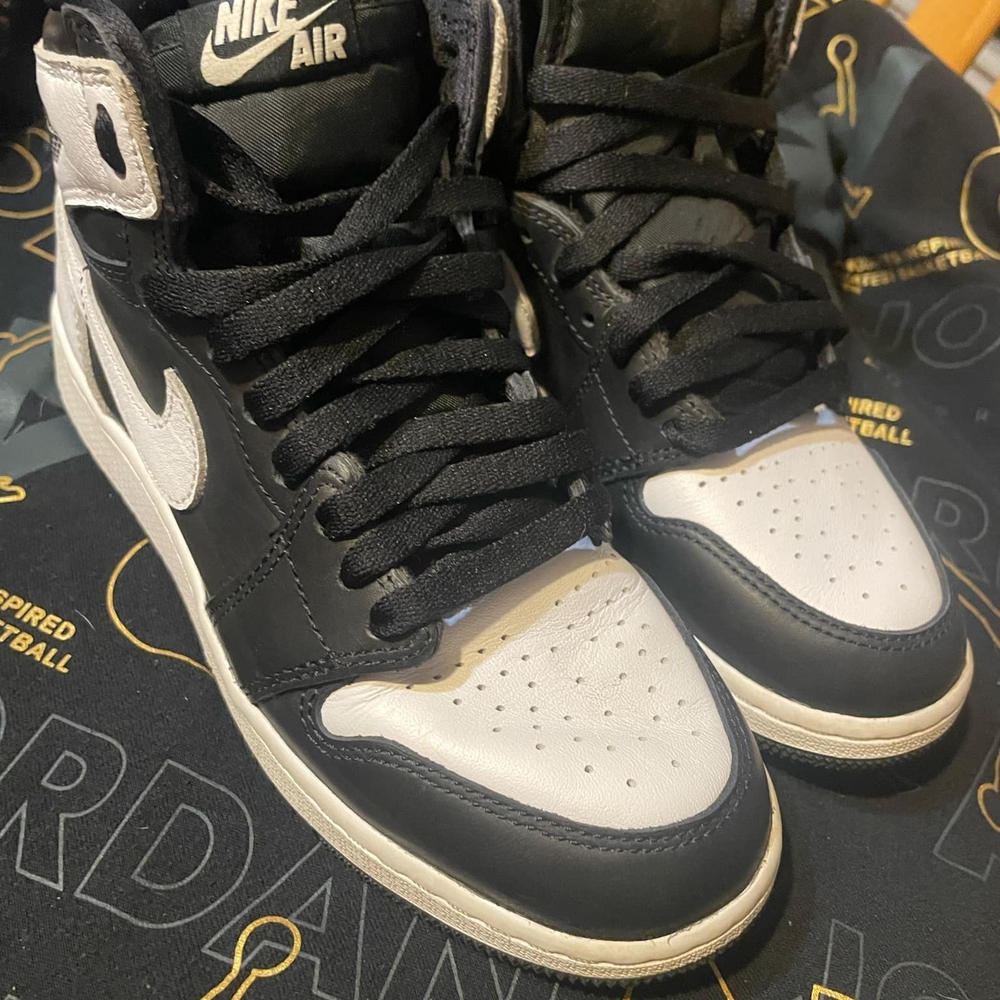 Youth Size 5 Nike Air Jordan 1 Retro High OG Black and White Sneakers